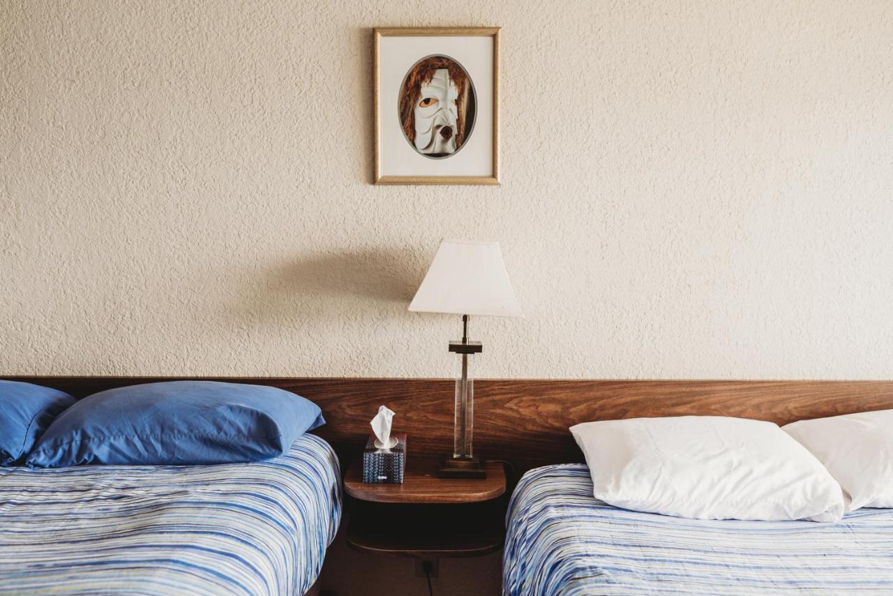 The Oceanfront Hotel Sointula Buitenkant foto